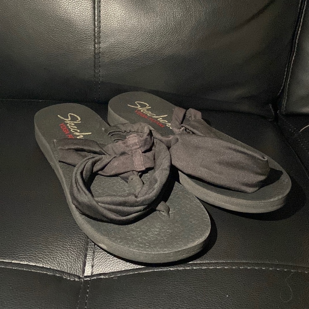 Sketchers Yoga Foam Sandals
